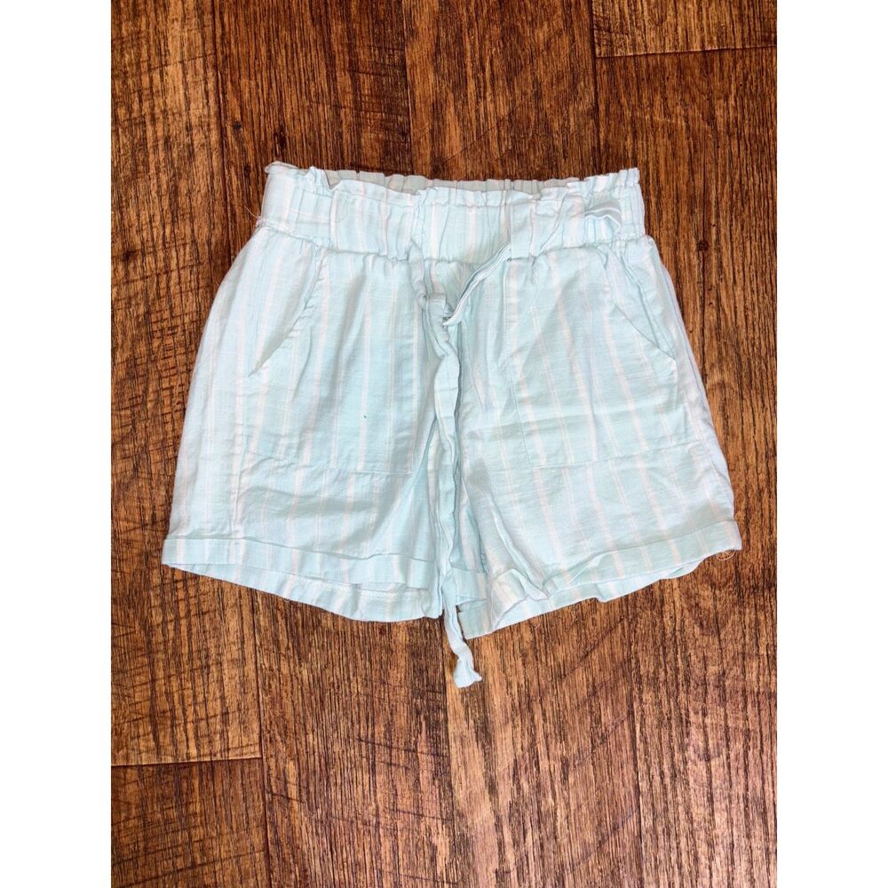 Hot Kiss Strut Women's Light Blue Pinstripe Shorts Size M Great Condition